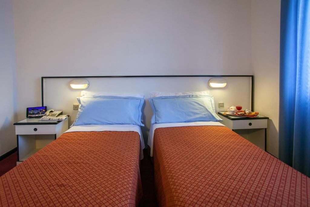 Hotel Quadrifoglio Castello di Cisterna Buitenkant foto