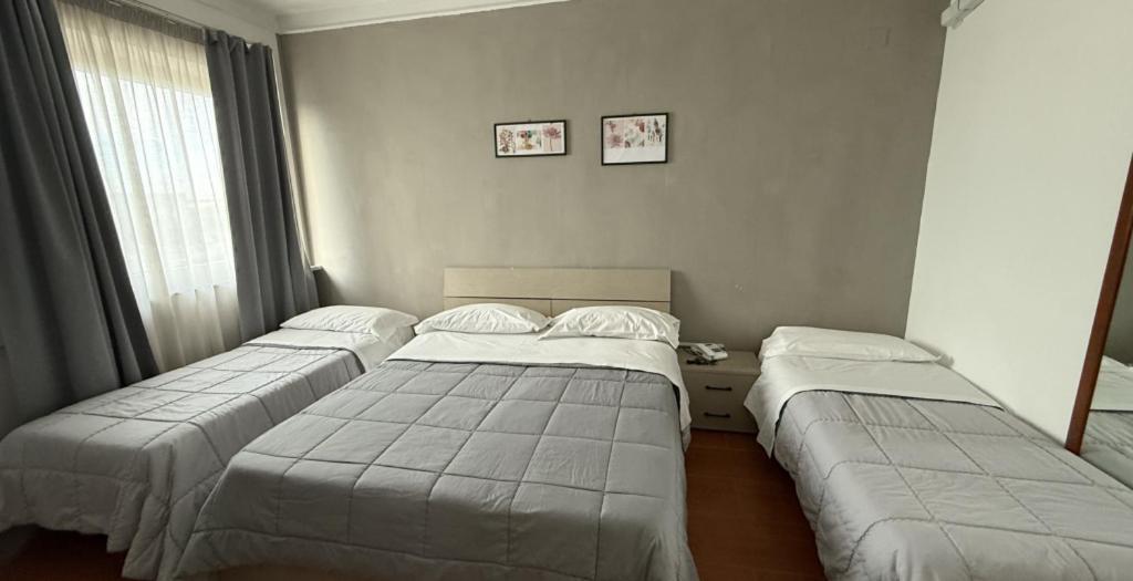 Hotel Quadrifoglio Castello di Cisterna Buitenkant foto