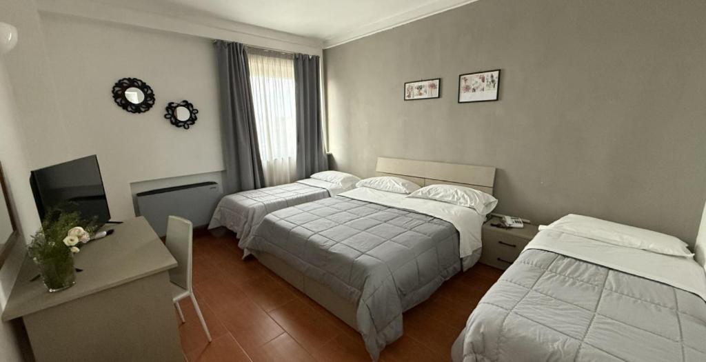 Hotel Quadrifoglio Castello di Cisterna Buitenkant foto