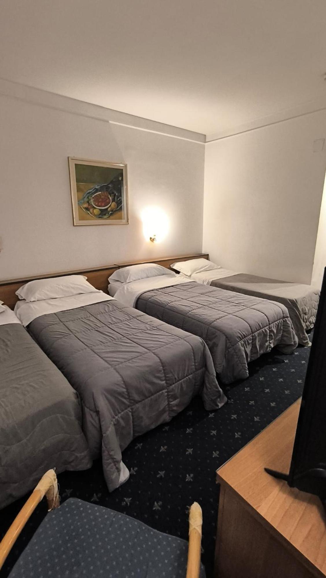 Hotel Quadrifoglio Castello di Cisterna Buitenkant foto