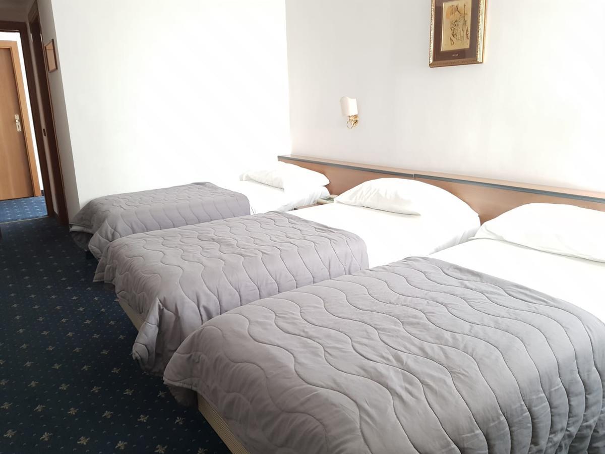 Hotel Quadrifoglio Castello di Cisterna Buitenkant foto